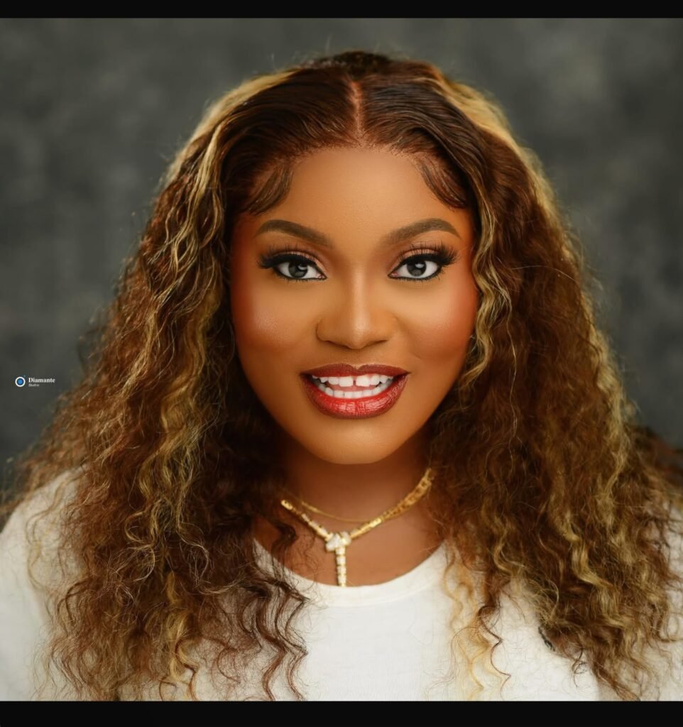 Cagzin Experience client, curly blonde-highlight wig